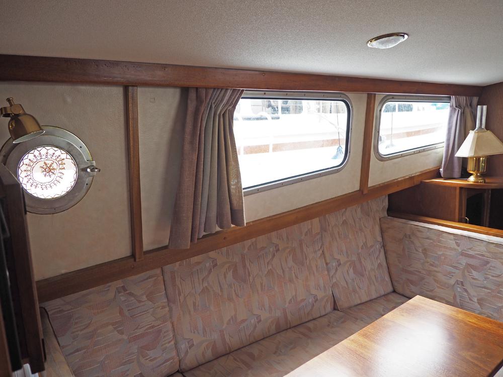 Saloon, Accommodation